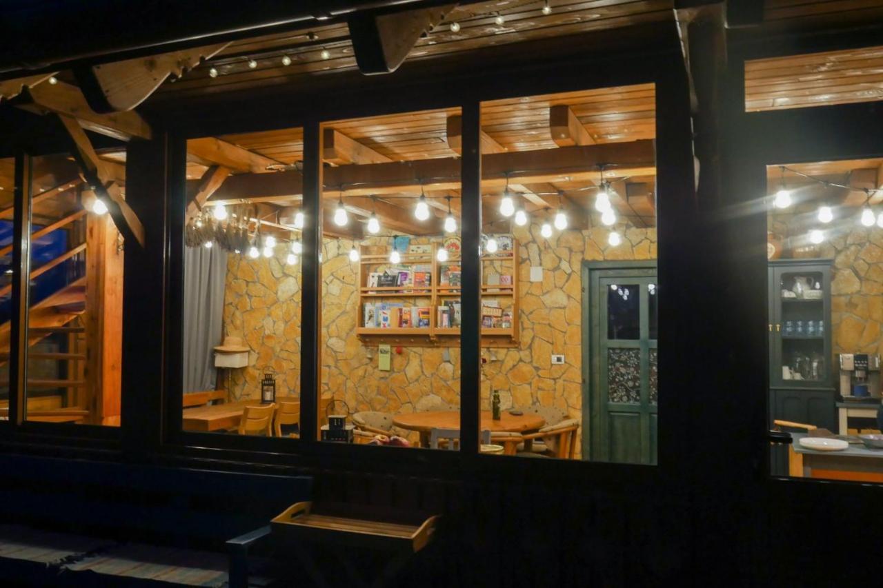 Rose Hip Hill Farm Bed & Breakfast Valea Tirnei Екстериор снимка