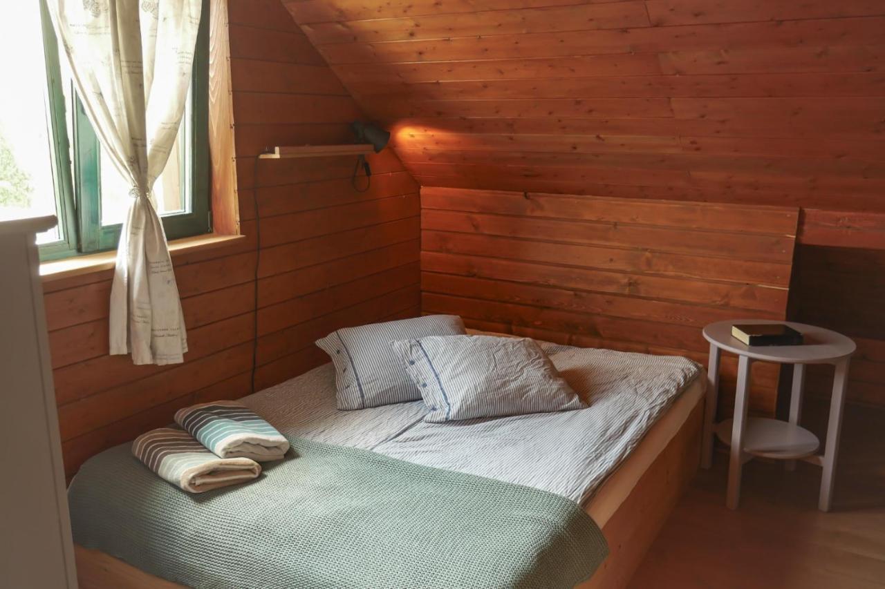 Rose Hip Hill Farm Bed & Breakfast Valea Tirnei Екстериор снимка